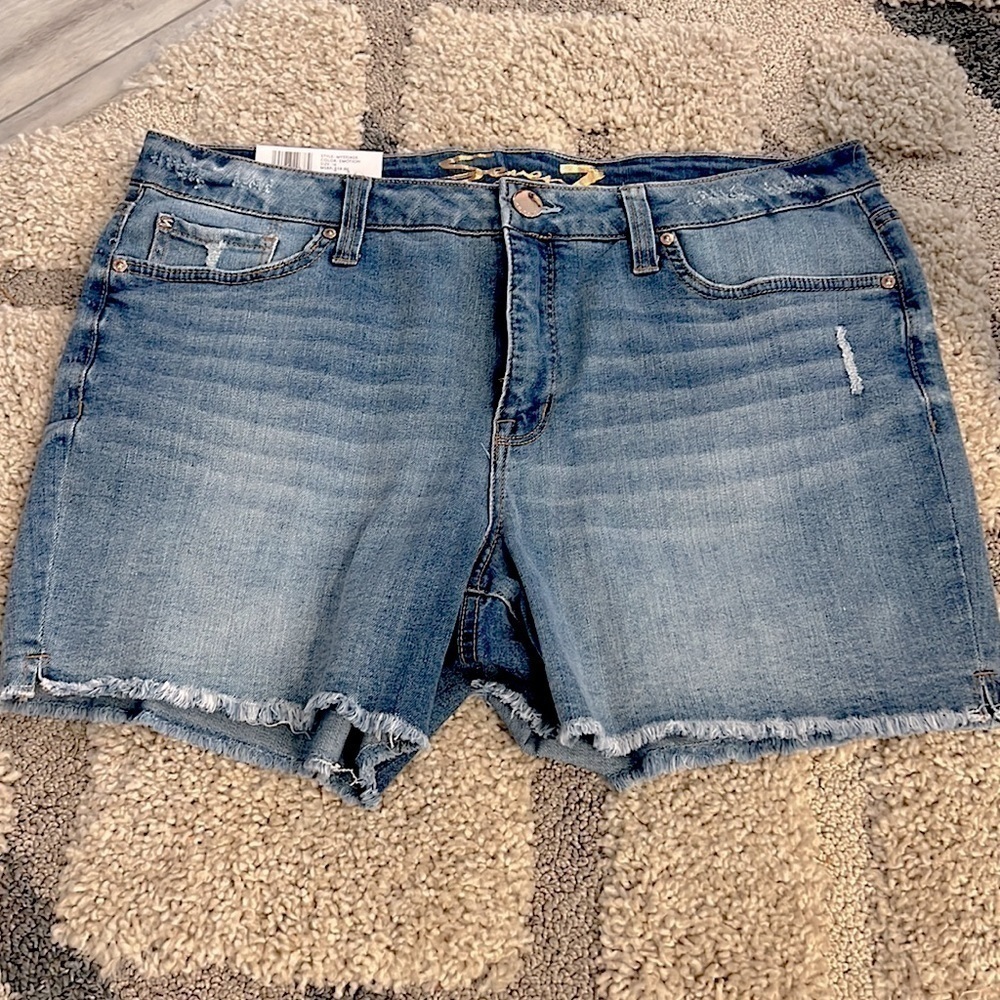 NWT,Seven 7, Weekend Short, Frayed Hem, Sits at Waist, Comfort Stretch, 16 - Picture 8 of 8